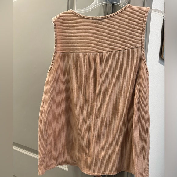 Sleeveless peach or dusty rose color top - Picture 2 of 2